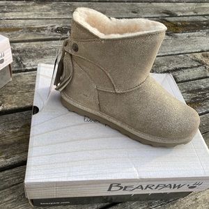 ❤️ BRAND NEW GOLD SPARKLE BEARPAW BOOTS